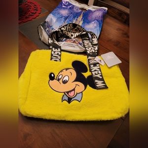 DISNEY PARKS - Mickey Fuzzy Tote - Retro Handbag - NWT